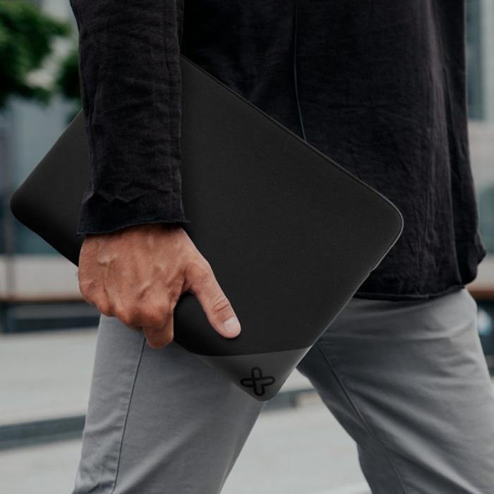 Bulto para laptop Klip Xtreme neoactive 15.6" tipo sleeve, negro (KNS-120BK)