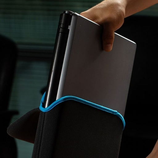 Bulto para laptop Klip Xtreme kolours, 14.1" tipo sleeve, light blue, neopreno, repele el