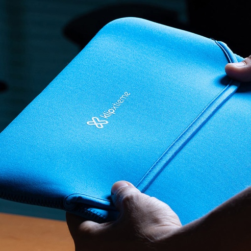 Bulto para laptop Klip Xtreme kolours 15.6" tipo sleeve, light blue, neopreno, repele el